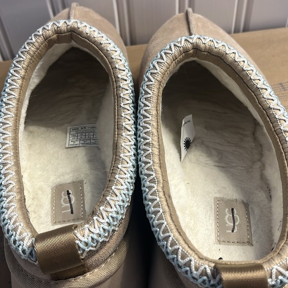 Ugg Tazz Platform Slippers Size 10 NEW - Picture 12 of 16